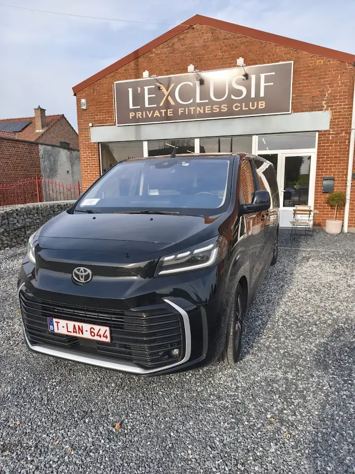 Toyota Proace Verso Aero62 Express — vue avant, véhicule de navette aéroport